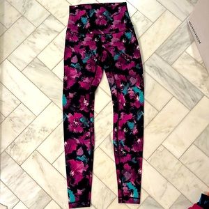 Lululemon wonder under style yoga pant-Size 6
